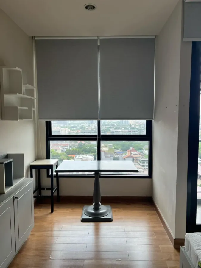 For rent: The Editor, ready to move in, furnished, just bring your bags!!
