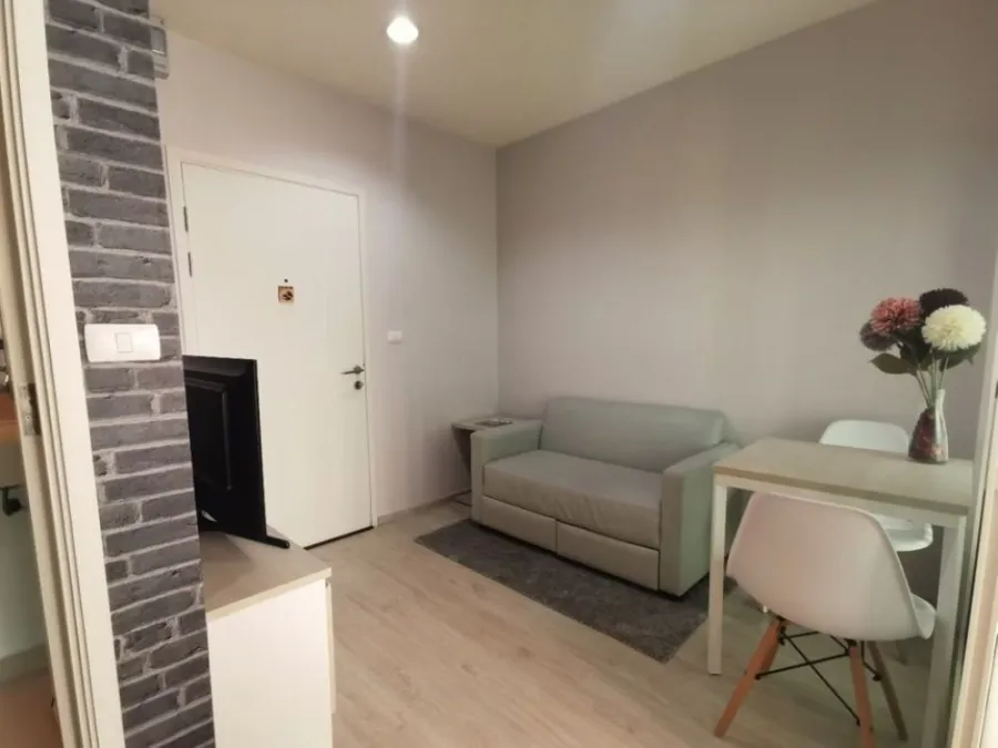 Condo for rent Aspire Ratchada-Wong Sawang Nicely decorated room Put wallpaper in the whole room If you miss it, you will regret it quickly.