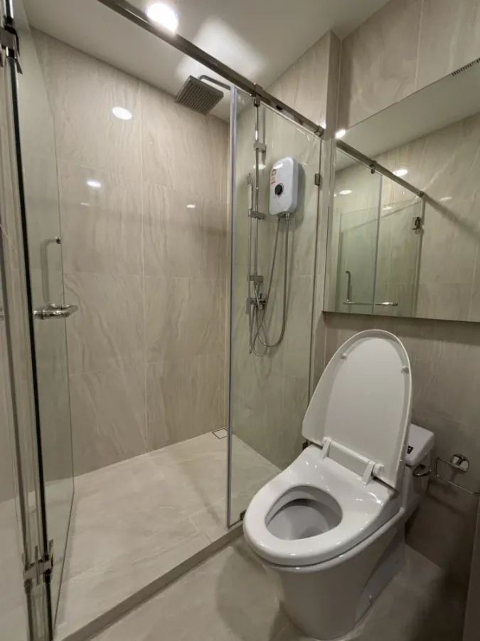 🎨🏙️ For Rent: Chewathai Residence Thonglor | Brand new, spacious, comfortable room in the heart of Thonglor! 🏙️🎨