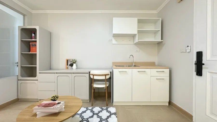 For rent: The Clover Thonglor, 8th floor. Beautifully furnished and ready to move in. Book now! Don't miss out!