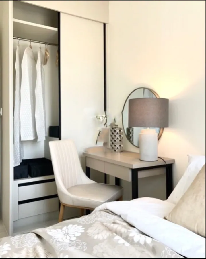 Condo for sale Life Asoke, 16th floor, clear view, cool north wind, beautiful room with furniture.