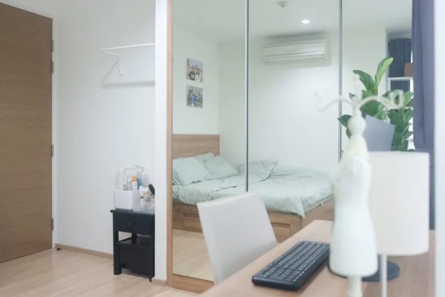 For sale: Rhythm Phahon-Ari, 34th floor, corner room, 2 bedrooms, fully furnished, ready to move in. Book now, urgent.