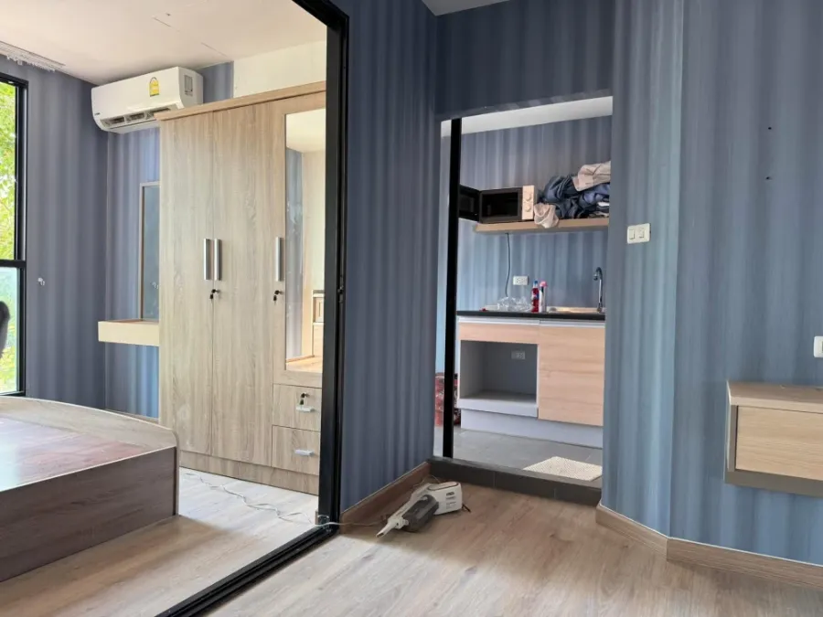 For rent: The Excel Khu Khot, Building C, 2nd floor. Includes washing machine, wallpaper throughout, and high-quality double-layered curtains. Book no