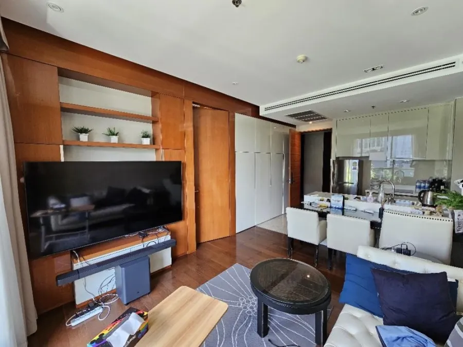 For sale: The Address Sukhumvit 28, nice room, fully built-in furniture. Good electrical appliances If interested, reserve now.