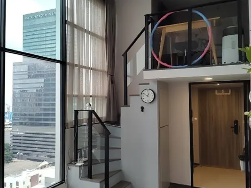 ขาย ไนท์บริดจ์ สเปซ รัชโยธิน ห้องมุมแบบ Duplex เพดานสูง ห้องสภาพสวยมาก ได้ฟีลเหมือนอยู่บ้าน ต้องจอง images