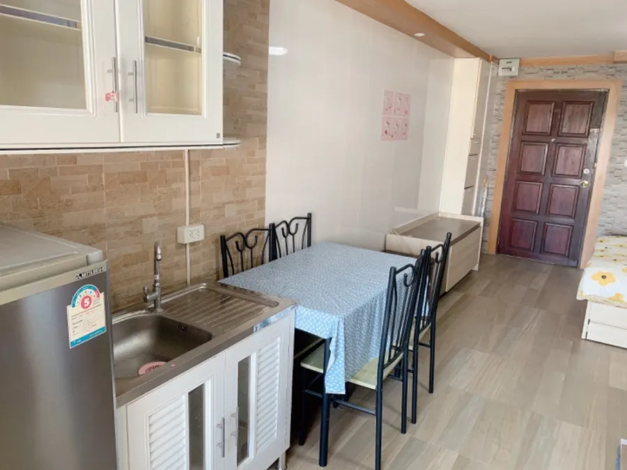 For sale, Champs Elysees Tiwanon, 6th floor, large room, new condition, ready to move in. Say you shouldn't miss it.