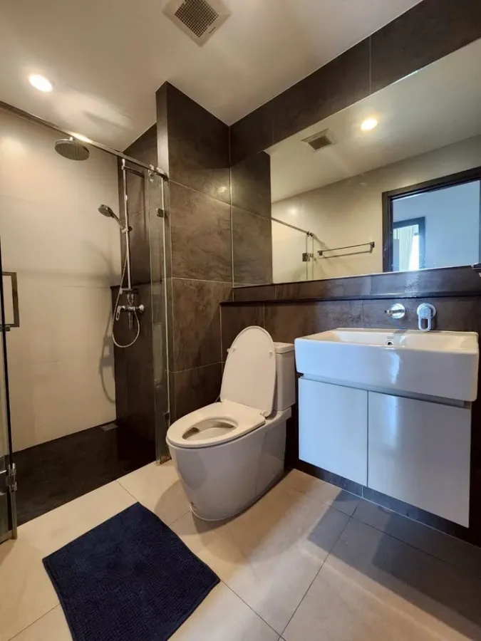 For sale: Urbano Rajavithi corner room with privacy, plenty of usable space, beautiful view of the Chao Phraya River. Don't miss it!