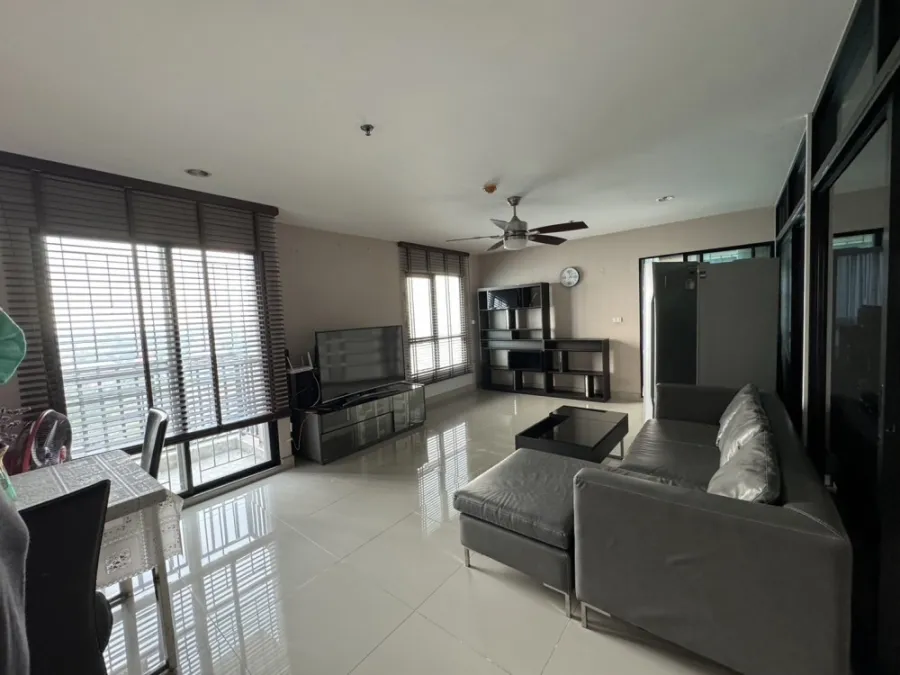 For sale, for rent, Regent Home 15 Chaengwattana, spacious room, comfortable. Comes with complete decorations. Reserve now quickly.