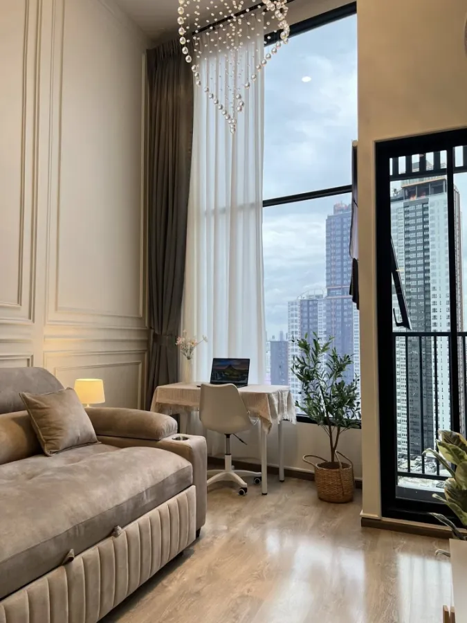 For sale or rent: SOHO Bangkok Ratchada, North-facing unit, prime location, high-quality built-in furniture, fully furnished. Book now!