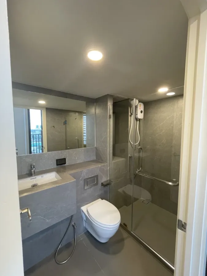 For rent: The Origin Plug & Play Ramintra, a lovely room with high, airy ceilings and a beautiful, unblocked view. Reserve now!