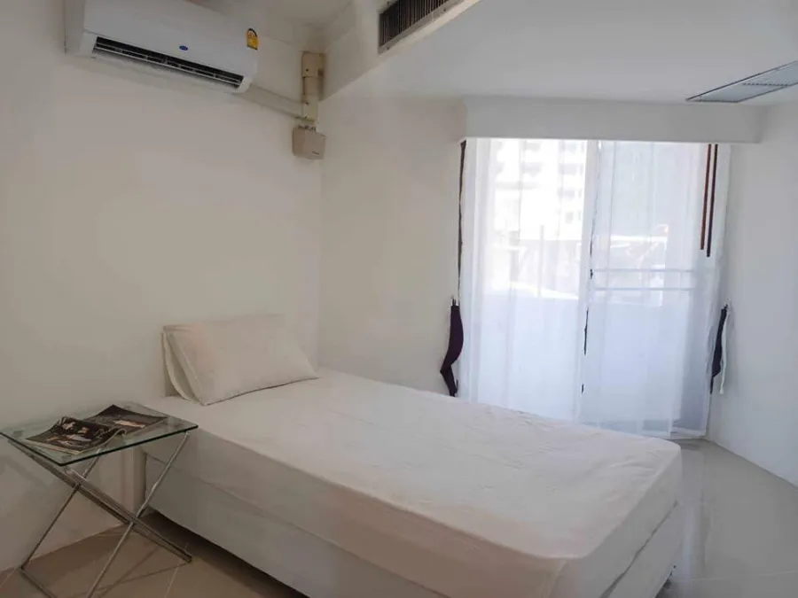 For rent, The Waterford Park Sukhumvit 53, fully furnished room. Soft and comfortable sofa The room is very spacious, book now.