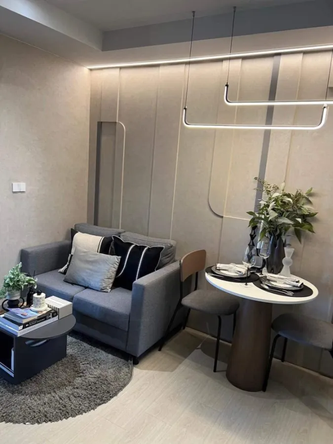 Selling down payment New Core Khu Khot Station, 4th floor, separated room. Complete with built-in kitchen set, don't delay, reserve now.