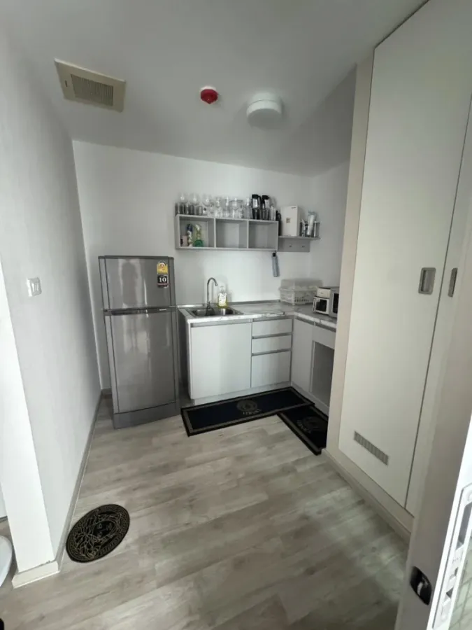 Plum Condo Ram 60 Interchange for rent. Spacious and comfortable unit with efficient use of space. Convenient and complete amenities all in one place.