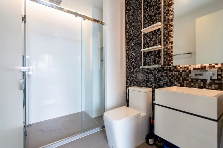 Condo for sale, The Room Sukhumvit 69, empty room, not too expensive, room decorating lovers shouldn't miss this room.