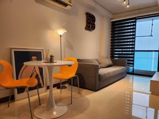 For rent: LE COTE THONGLOR 8, size 42.5 sqm. The usable area looks spacious because the room plan has been adjusted to look airy and comfortable. Don'