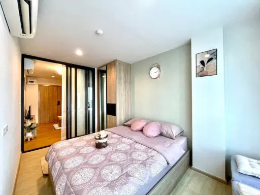 For sale, for rent, The Excel Hideaway Sukhumvit 71, with quality wallpaper throughout the room, full facilities