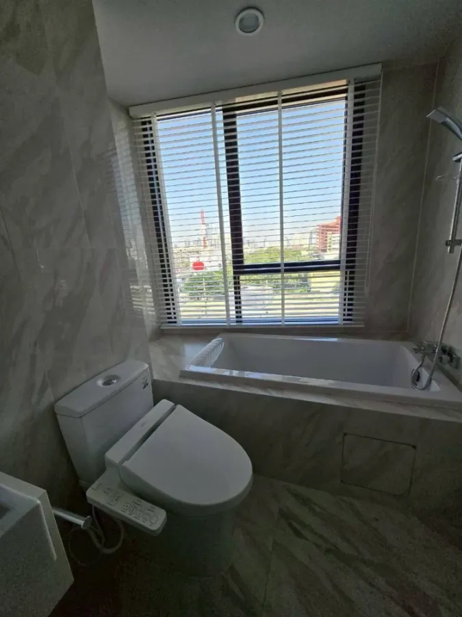 For sale or rent: COCO PARC, 9th floor, beautiful unit with complete furnishings. Book now!