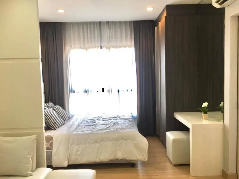 Urbano Absolute Sathon-Taksin for sale. Nice decorated room, north side, quiet, unblocked view, ICONSIAM view.