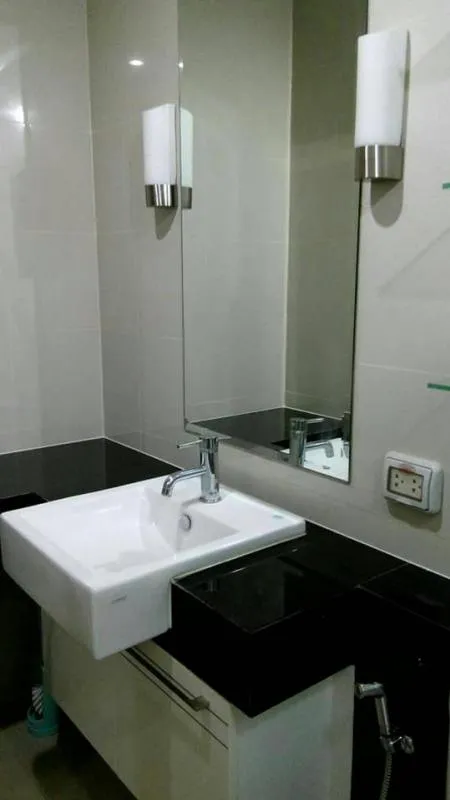 For rent Supalai Premier Ratchathewi, condo in golden location, good price, next to BTS, fully furnished, can move in!