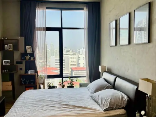 For sale: The Loft Asoke, 21st floor, comes with complete decorations, nice to live in. Just bring one bag and come quickly.