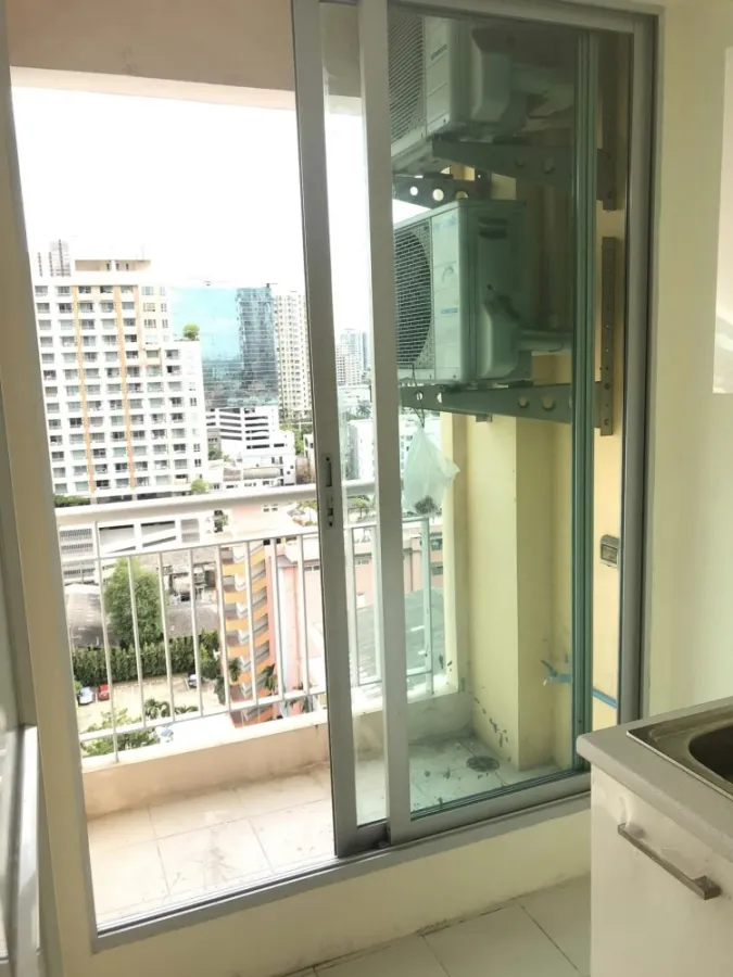 Condo for sale Life @ Phahon-Ari, barrier room, complete facilities Fully furnished Book now