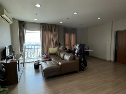 Condo for sale, Intro Phahon Yothin-Pradipat, high floor, view of Bang Sue Station. Lots of usable space Don't delay.