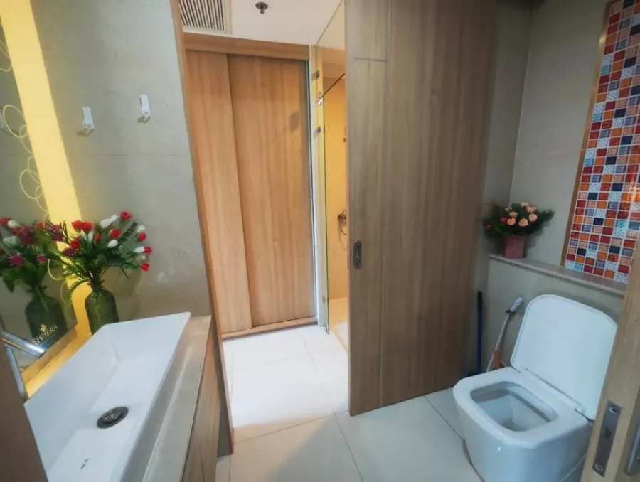 For sale or rent: The Riviera Wong Amat Beach, 4th floor, swimming pool view, fully furnished, ready to move in, reserve now, urgently.