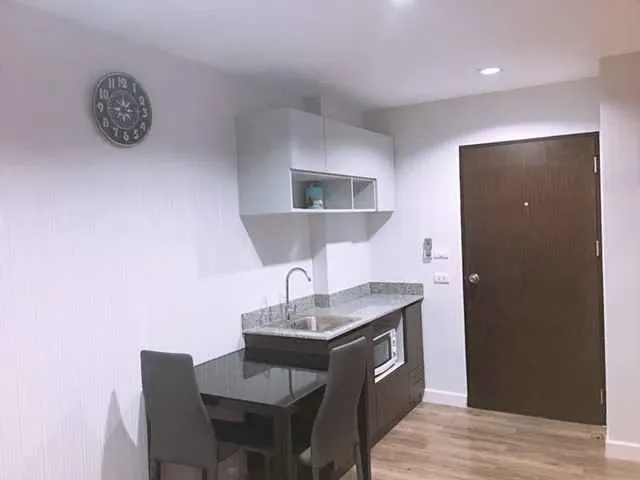 For rent: G Condo Sriracha, nice room, fully furnished, book now.