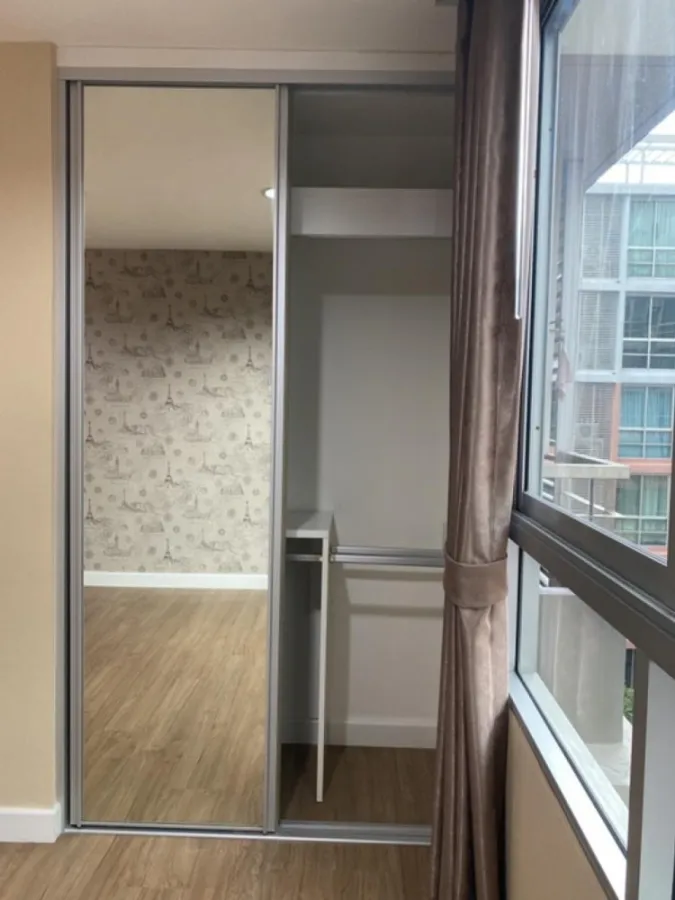 Urgent sale!! Condo The Kris Ratchada 17, beautifully decorated room, 6th floor, Building 6, ready to move in. Hurry and reserve now, don't miss it!!