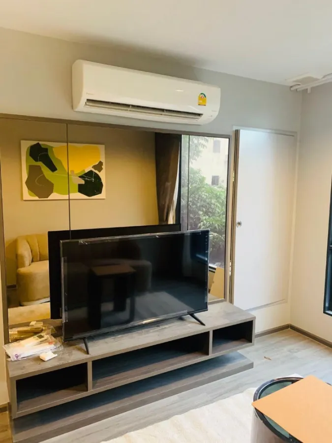For rent!! Condo Ideo Mobi Sukhumvit 40, 4th floor, Building A, fully furnished. You can carry your bags in and move in. Urgent!!