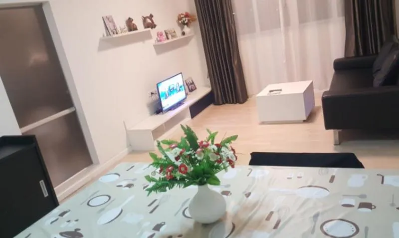 ให้เช่า ดีคอนโด อ่อนนุช-สุวรรณภูมิ ชั้น 6 ห้องมุม วิวสระน้ำ น่าอยู่สุดๆ