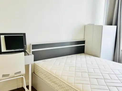 ให้เช่า The Kris รัชดา 17 ชั้น 6 ห้องกั้นเป็นสัดส่วนอย่างดี สะอาด สบายตา มาพร้อมเฟอร์ครบ จบที่เดียว