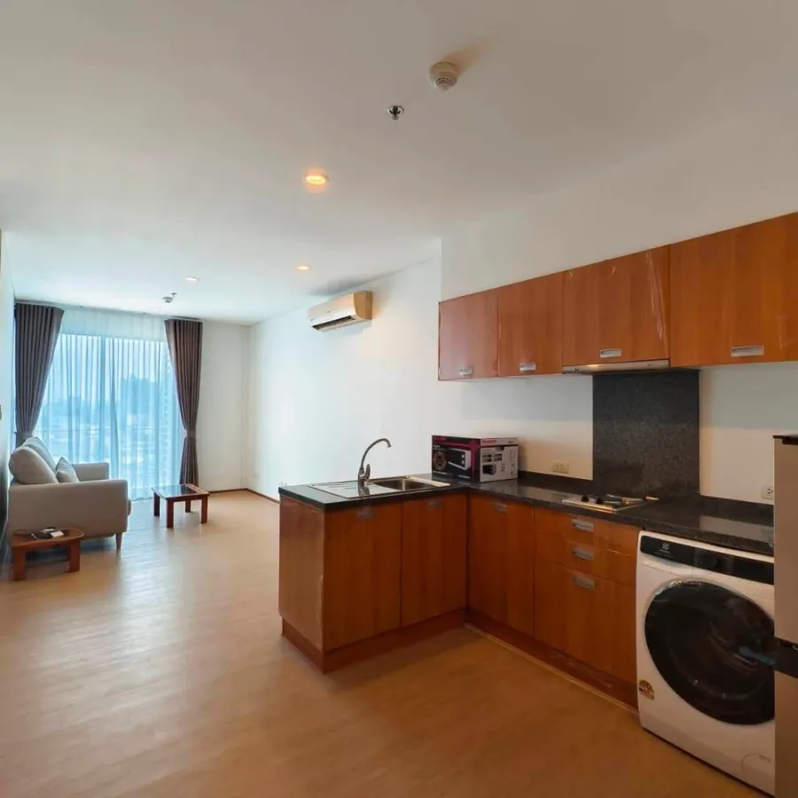 For rent: Villa Sathorn, 12th floor, garden view, large balcony with garden/Icon Siam view. A rare find!