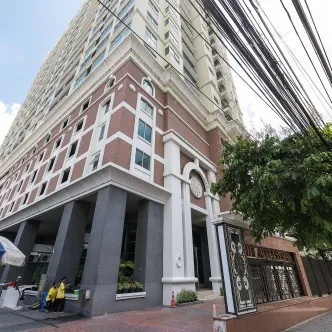 For rent: The Address Siam, 8th floor, large 2-bedroom, 2-bathroom unit with locked parking space. Don't miss out!