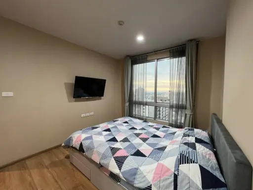 For rent, The Base Sukhumvit 77, high floor, beautiful view, complete electrical appliances, good price, reserve first, get in first.