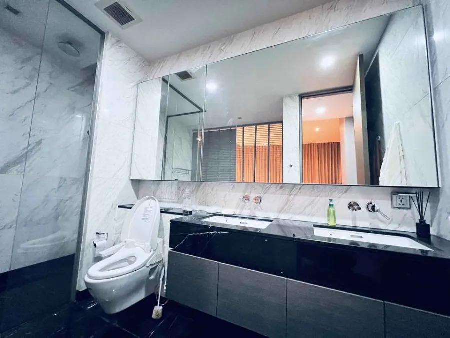 Urgent for rent!! Condo Saladaeng One, luxury condo, good location, convenient travel, near BTS Saladaeng, hurry and reserve now!!