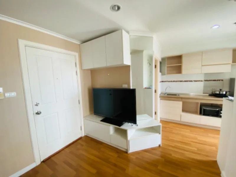 For rent, Lumpini Place Ratchayothin, beautiful room, cheap price, 18th floor, good price like this, hurry up.