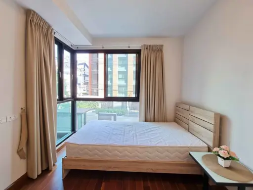 For rent urgently!! Condo Le Cote Thonglor 8, Duplex rooms, good location, convenient transportation, hurry and book now!!