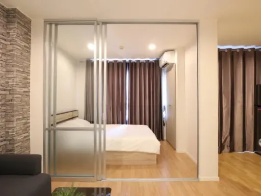 Urgent for rent !! Condo Lumpini Ville On Nut - Phatthanakan, beautiful room, high floor, full furniture Near shopping Hurry and book !!