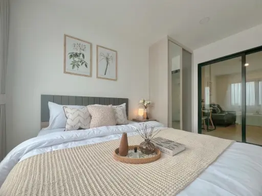 For rent!! Chewathai Hallmark Ladprao-Chokchai 4 Condo. Great location, convenient transportation, fully furnished, ready to move in. Reserve now!!