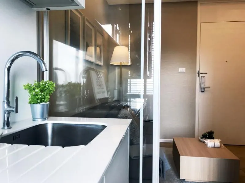 Wow!! Beautiful room, fully furnished There are wide windows that let in natural light, good angles, great views at The Saint Residences.