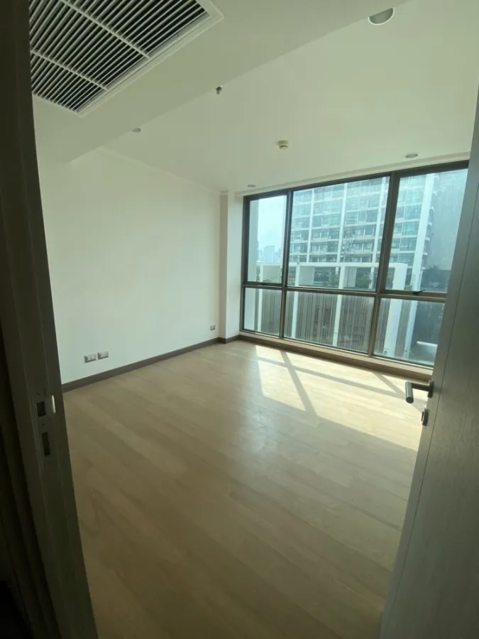 For sale: Supalai Oriental Sukhumvit 39, 7th floor, spacious room, airy, nice to live in. If interested, hurry and reserve now before you miss out.