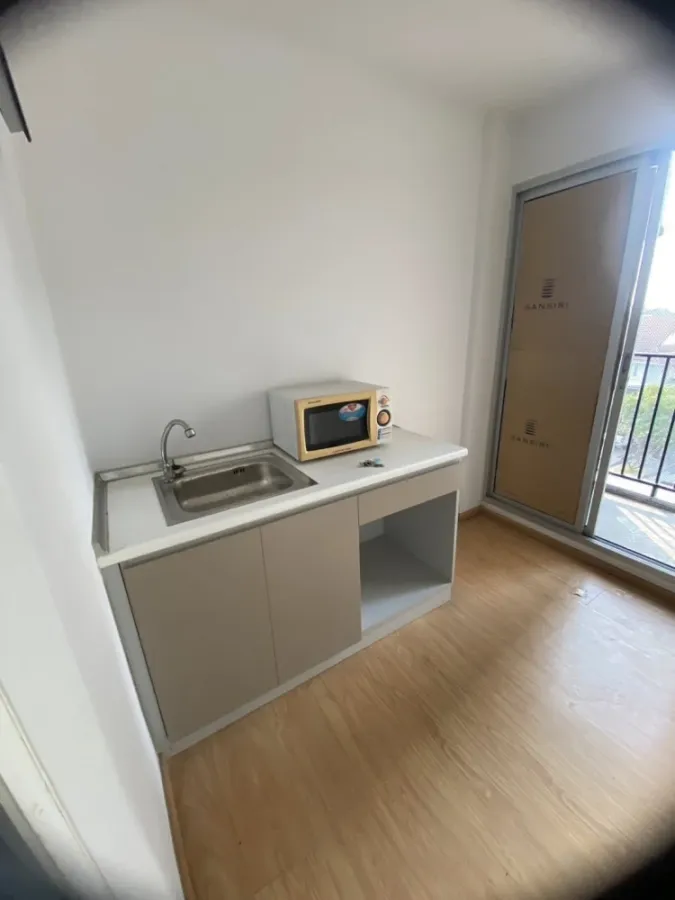 Condo for sale D Condo Ratchaprarot, well-separated rooms, comes with a very good price. I must say that you can't miss it.