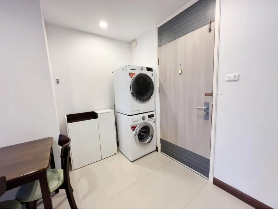 For sale, for rent!! Condo Supalai Premier @ Asoke, clean white tone room. All free gifts in one place. Book now!!