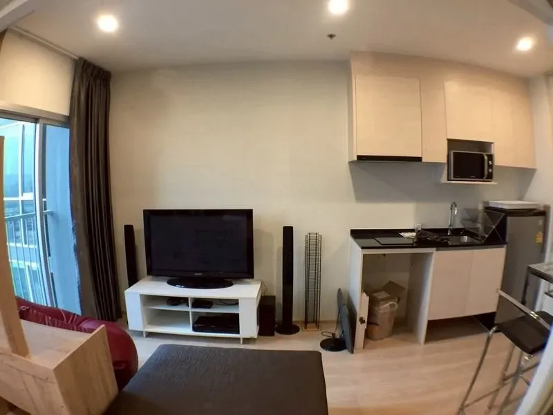 For sale: Noble Revolve Ratchada, high floor, 29th floor, city view, very nice, open view, not blocked, headboard with wallpaper, hurry up and grab it