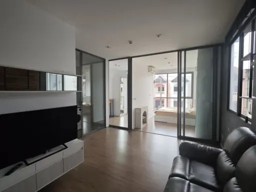 For rent MITI Condo Ladprao-Wanghin, large room, comfortable, lots of usable space, I must say you must book.