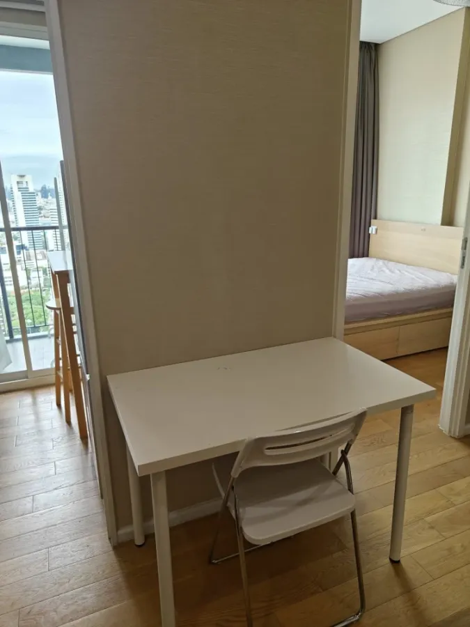 For sale, for rent!! Condo The Saint Residences, 32nd floor, Building C, convenient transportation, good price, hurry and book now!!