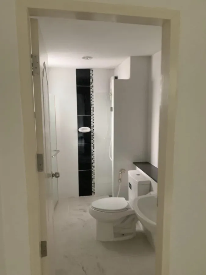 For sale, for rent, Levo Lat Phrao 18 Phase 2, corner room, good wind, good feng shui, complete with basic furniture, hurry and book before you miss o