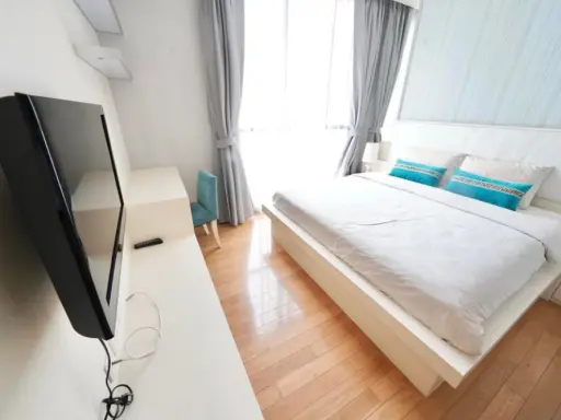 Condo for sale, Acqua Sukhumvit 49, city view, unblocked view, fully furnished, can't miss it. Urgent!!