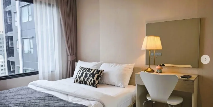 For rent: Aspire Erawan Prime, 27th floor, unobstructed view, fully furnished, very livable. Book now!